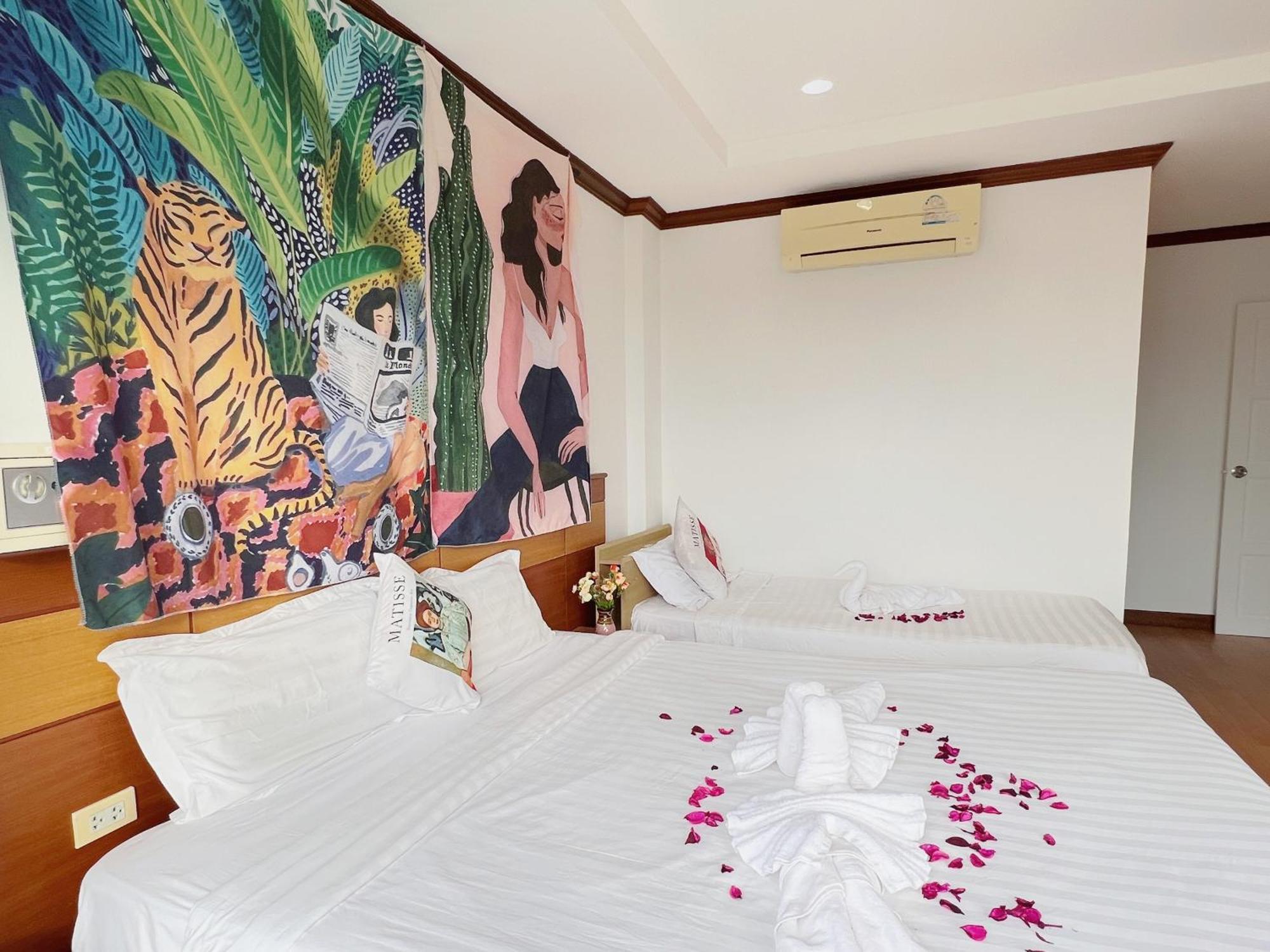 Lanting Hotel Patong Exterior foto