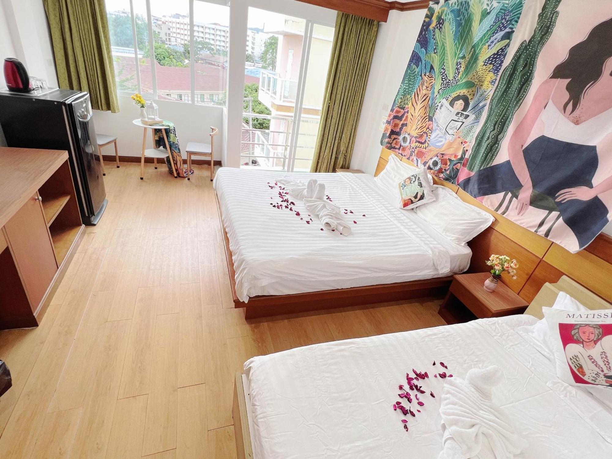 Lanting Hotel Patong Exterior foto