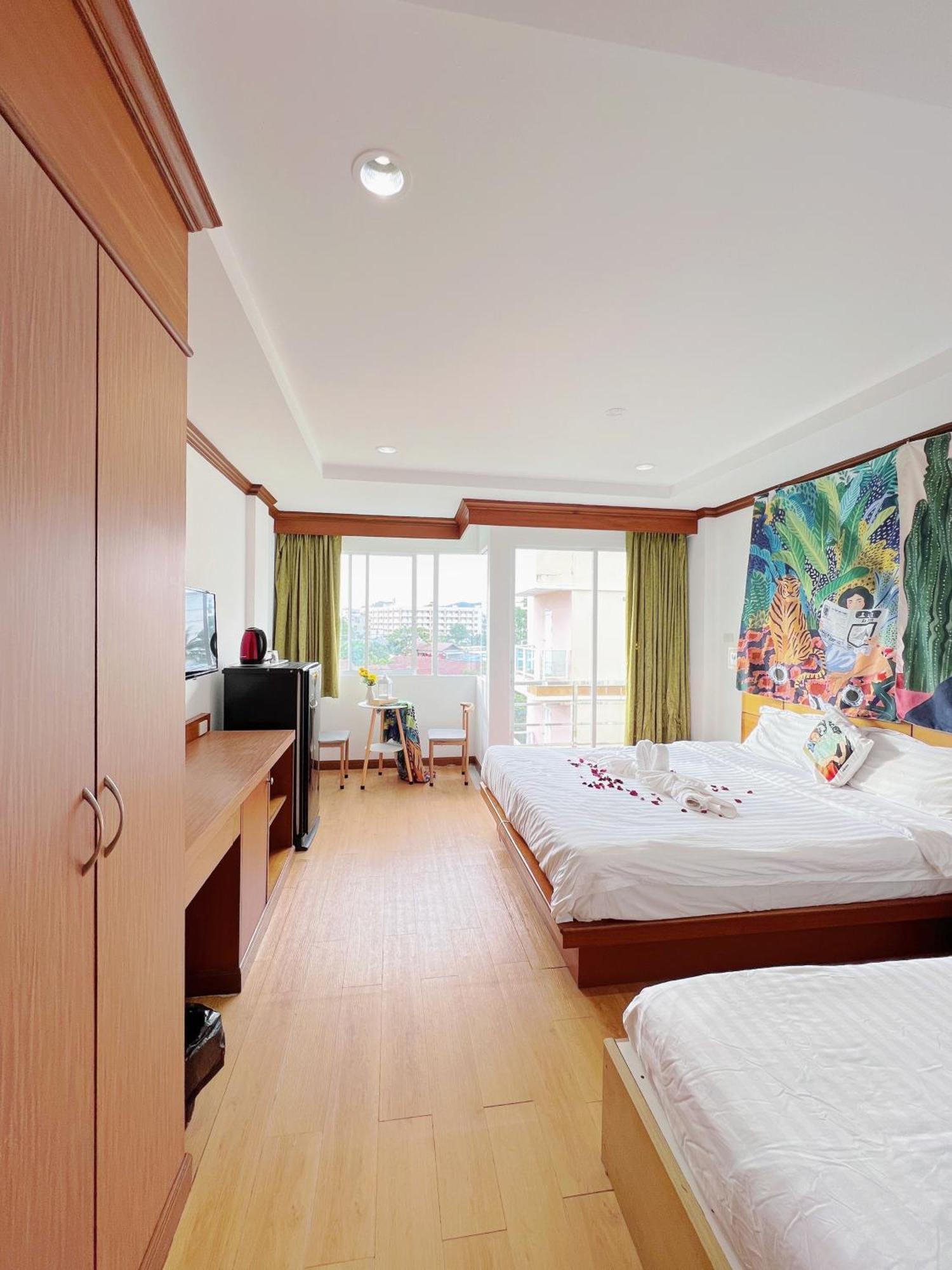 Lanting Hotel Patong Exterior foto