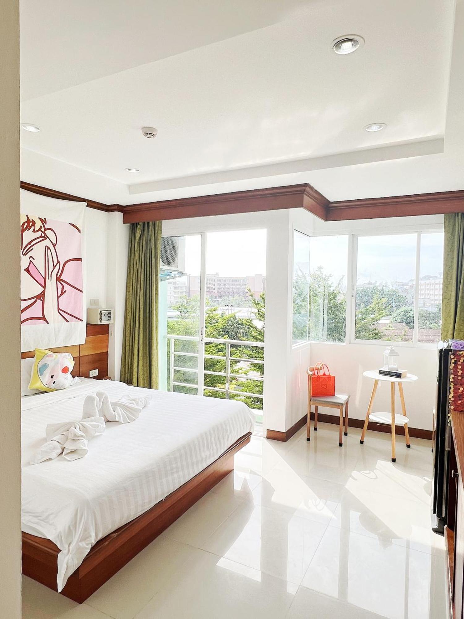 Lanting Hotel Patong Exterior foto