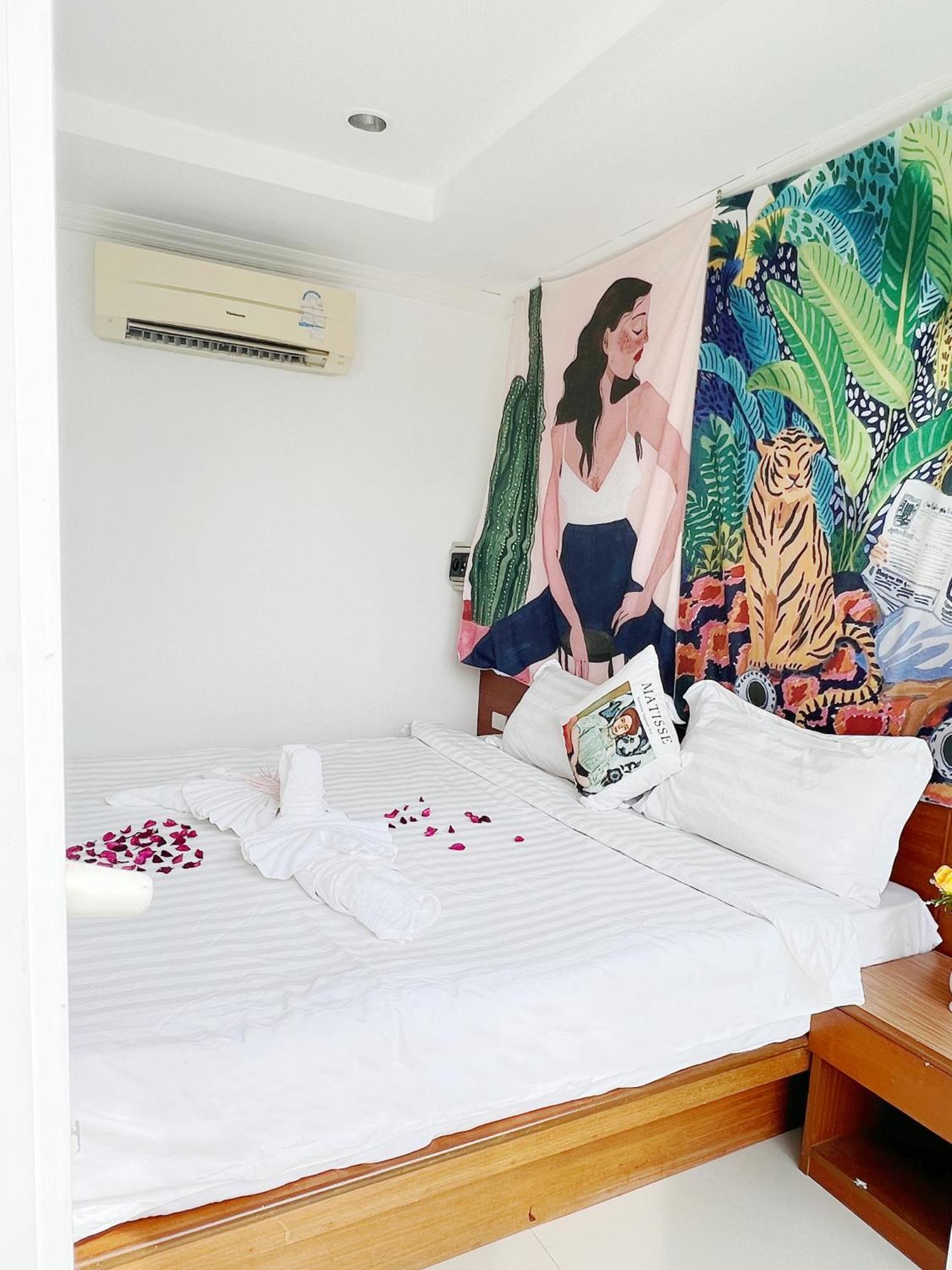 Lanting Hotel Patong Exterior foto